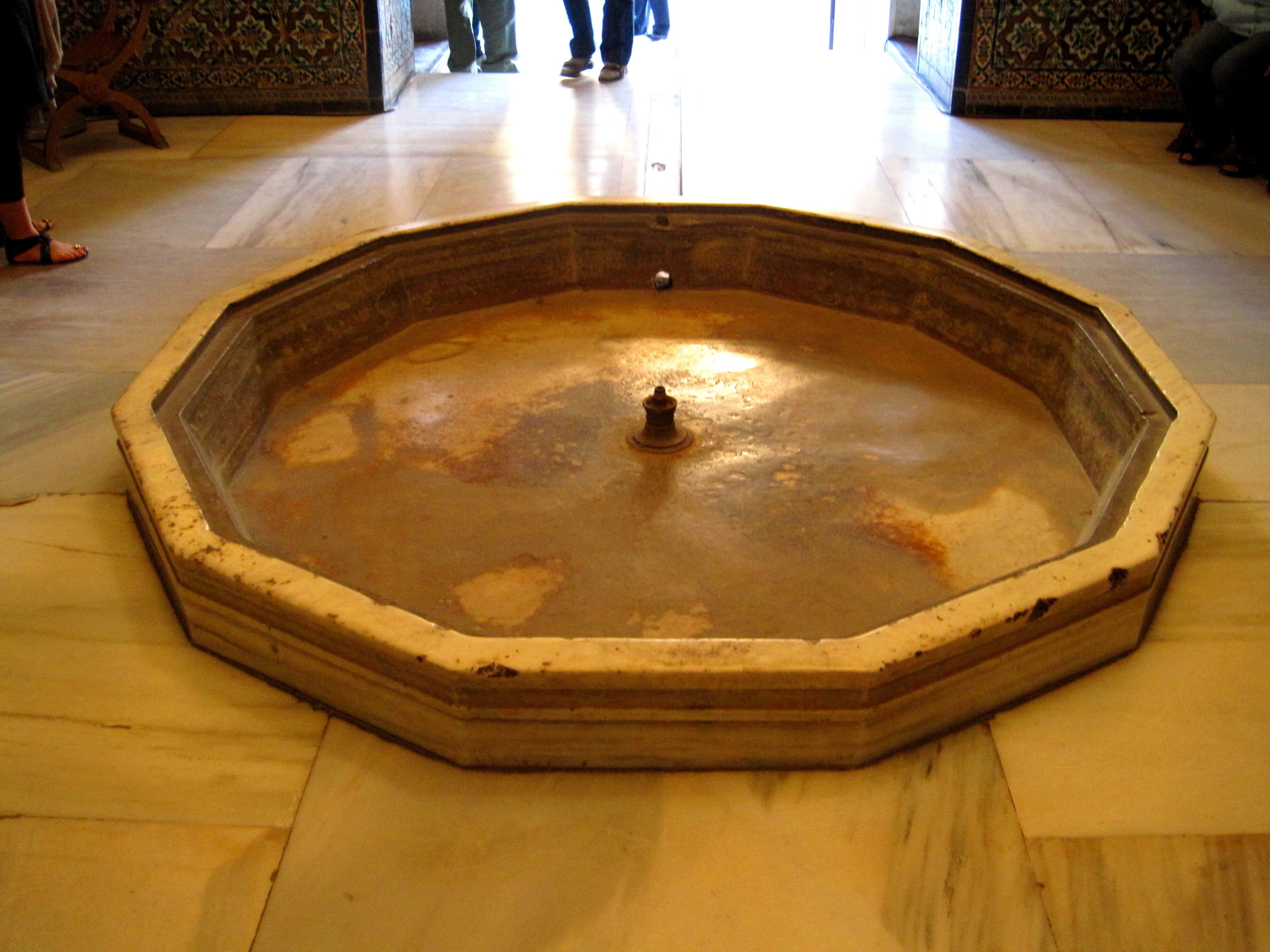 Fuente de la Sala de los Abencerrajes de la Alhambra de Granada