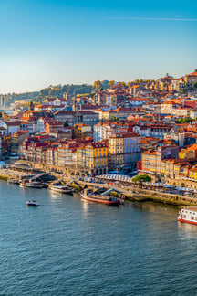 porto-city-centre-in-autumn-2026-03-18-05-04-20-utc (1)
